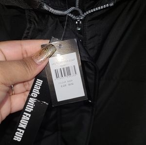 Avenue Black Coat 30/32